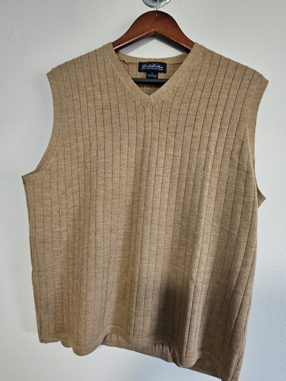 Brooks Brothers Men's Merino Wool Ribbed V-Neck Sweater Vest